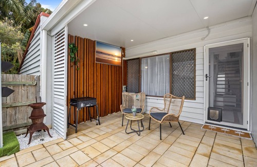 Mooloolaba House | Chic 2-Bed Cabin-Style Home by Mooloolaba Beach