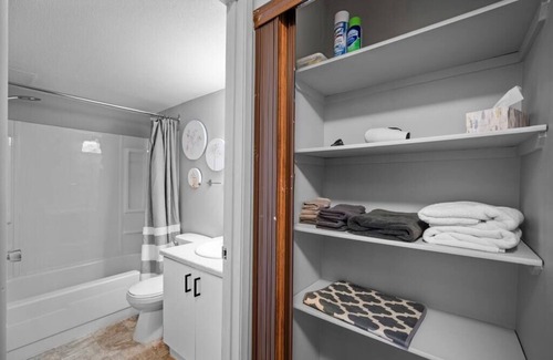 Fort McMurray Apartment | CHIC 2BR | Near Keyano College | Free Parking