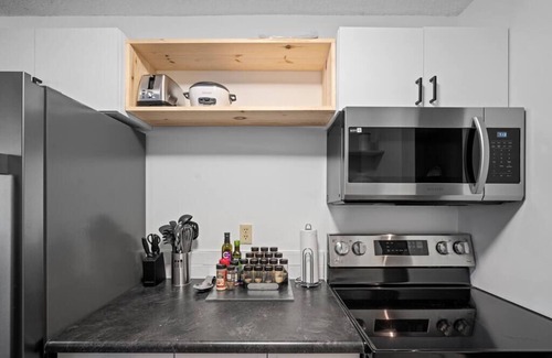 Fort McMurray Apartment | CHIC 2BR | Near Keyano College | Free Parking