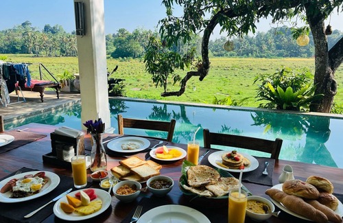 Kaduruduwa Villa | Chic 2BR Villa with pool - 10 Mins to Galle Fort & Unawatuna Beach