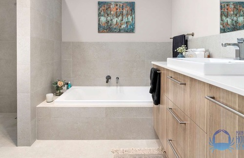 Madora Bay House | Chic 3-Bed Coastal Retreat with Modern Luxury