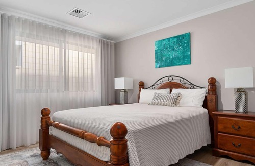 Madora Bay House | Chic 3-Bed Coastal Retreat with Modern Luxury