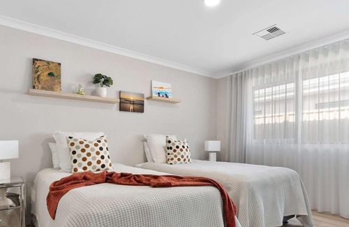 Madora Bay House | Chic 3-Bed Coastal Retreat with Modern Luxury