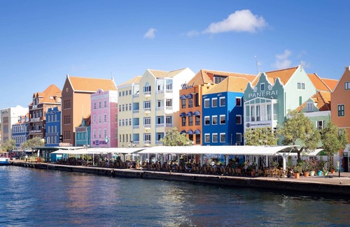 Marie Pampoen Apartment | Chic 3BR Apartment Mambo Beach Area Stay