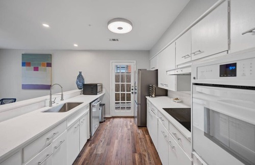 Park Cities House | Chic 3BR University Park Home