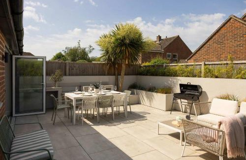 Bosham House | Chic 4-Bed Coastal Retreat in Heart of Bosham
