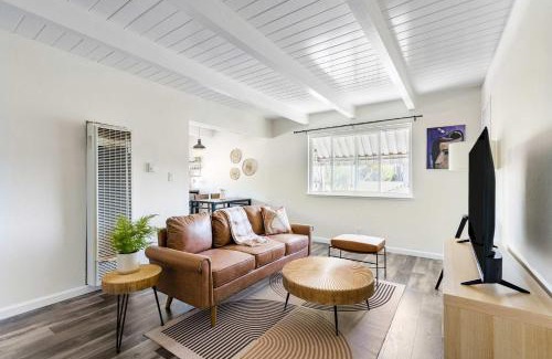 Poets Corner Apartment | Chic Abode In Central Berkley