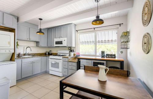 Poets Corner Apartment | Chic Abode In Central Berkley