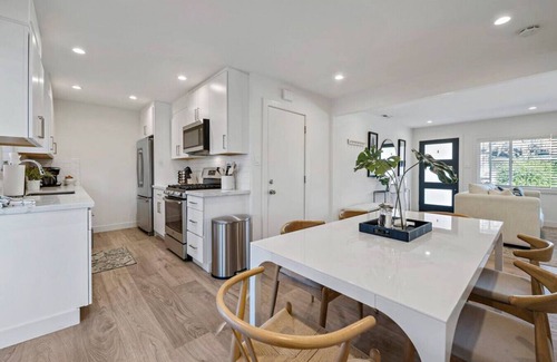 North Whisman House | Chic and Comfy Home in the Heart of Silicon Valley