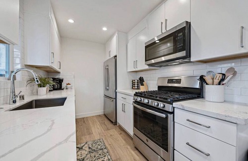 North Whisman House | Chic and Comfy Home in the Heart of Silicon Valley