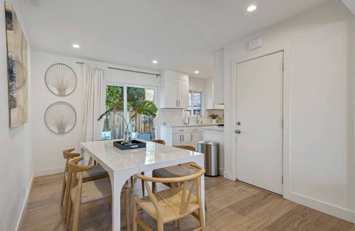 North Whisman House | Chic and Comfy Home in the Heart of Silicon Valley