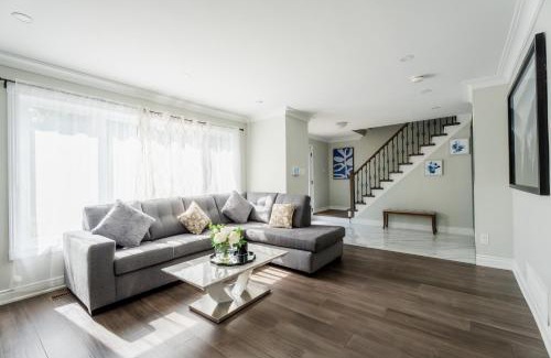 Brampton House | Chic and Cozy 5 Bedroom House