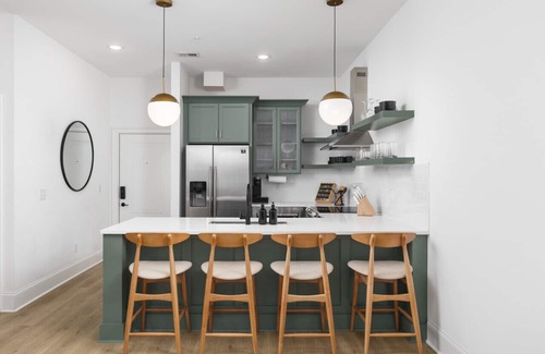 Cleveland Park Condo | Chic and Cozy Designer Condo 3 Miles to Downtown