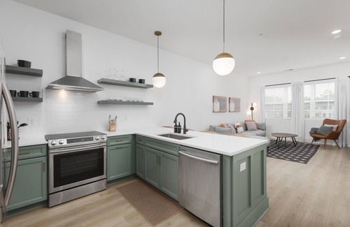 Cleveland Park Condo | Chic and Cozy Designer Condo 3 Miles to Downtown