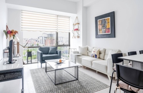Umraniye Apartment | Chic and Luminous Flat in Umraniye