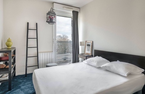 Madeleine-Champ de Mars Apartment | Chic and modern apartment on the banks of the Loire