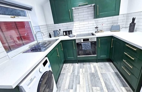 Aberbeeg House | Chic and Quiet 3BD Sanctuary in Abertillery