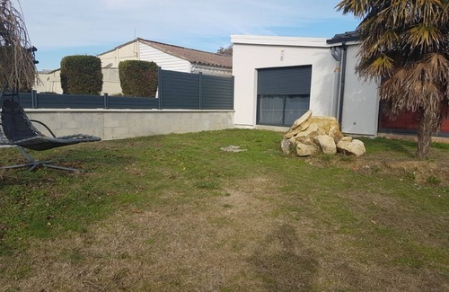Yvrac Cottage | Chic and quiet Self-catering cottages with all amenities, easy access.