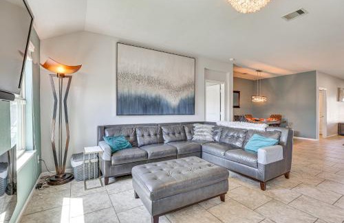 Katy House | Chic and Relaxing Katy Escape with Community Pool!