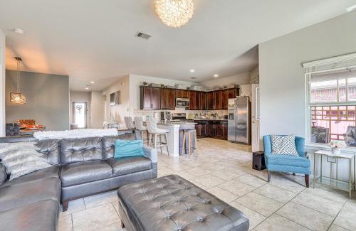 Katy House | Chic and Relaxing Katy Escape with Community Pool!