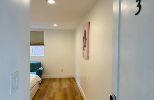 Los Angeles House | Chic and Secure Private room in modern home 6