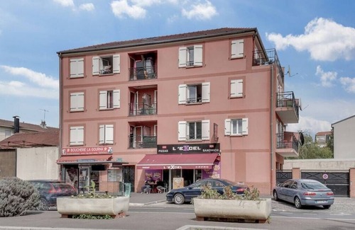 Aubervilliers Apartment | Chic apart with parking near Paris