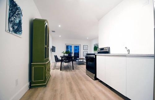 Eastern Shores Condo | Chic apartment beside canal and near the beach