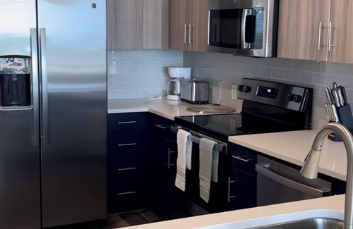 Addison Apartment | Chic apartment in awesome Addison with WiFi, fitness room, AC