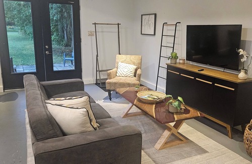 Orillia Apartment | Chic apartment with AC and WiFi in serene Orillia