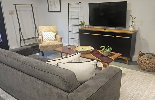 Orillia Apartment | Chic apartment with AC and WiFi in serene Orillia