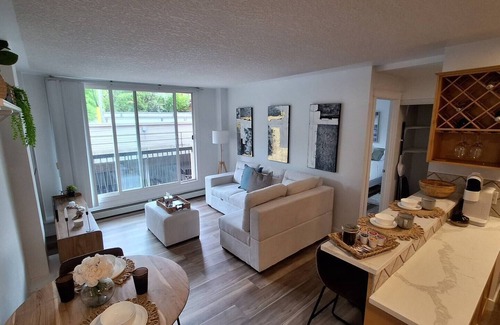 Lower Mount Royal Condo | Chic Apt Near Stampede