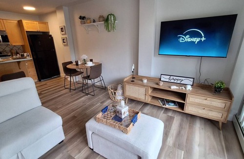 Lower Mount Royal Condo | Chic Apt Near Stampede