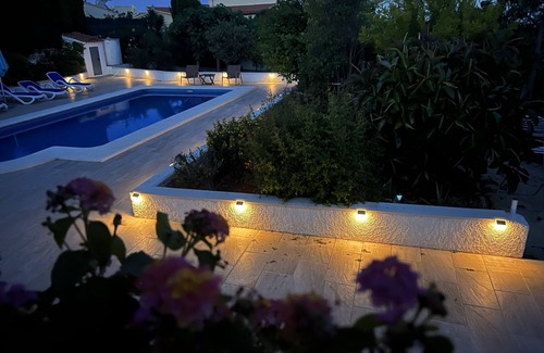 Calpe House | Chic bungalow in a quiet and central location with private pool - close to the beach