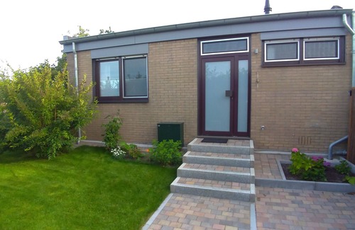 Lemmer House | Chic bungalow (renovated in 2018) directly on the dike to the IJsselmeer/beach