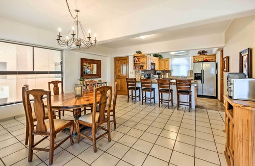 Centro Condo | Chic Cabo San Lucas Getaway < 2 Miles to Beaches!