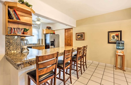 Centro Condo | Chic Cabo San Lucas Getaway < 2 Miles to Beaches!