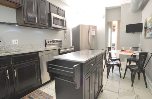 Southwest Garden Apartment | Chic, Clean & Roomy, Cute backyard ★ The Hill ★