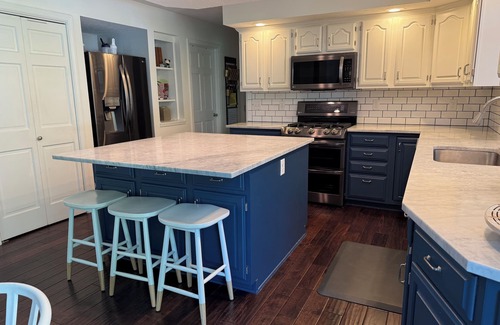 Granger House | Chic, Comfy, Close to Campus!