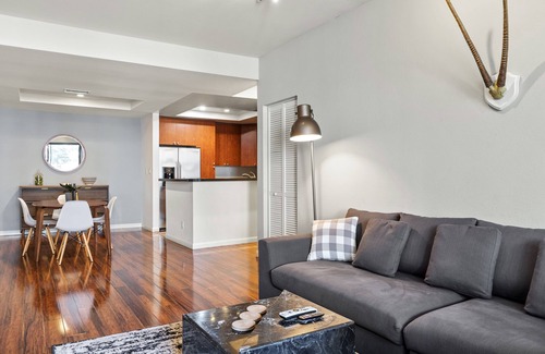 Sawtelle Condo | Chic & Cozy 1BR Escape in Brentwood