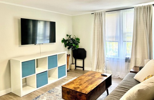 Renton Apartment | Chic, Cozy & New! Great location, Street Parking with AC