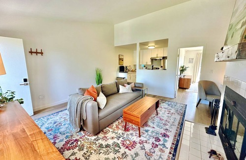 Oakmore Apartment | Chic & Cozy Oakland Getaway!