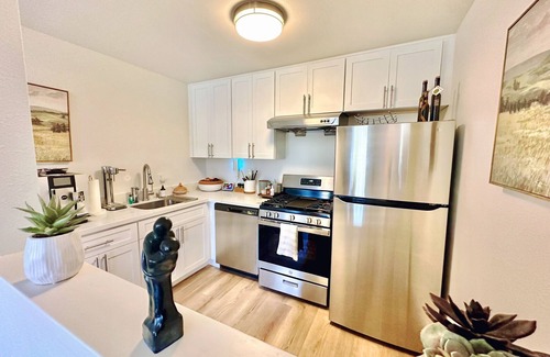 Oakmore Apartment | Chic & Cozy Oakland Getaway!