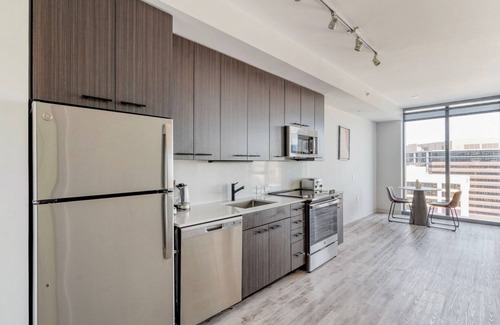 Waller Creek District Apartment | Chic Downtown 1BR w/Pool & Gym, close to Restaurants, by Blueground