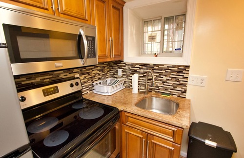 Eckington Apartment | Chic Downtown In-Law Suite