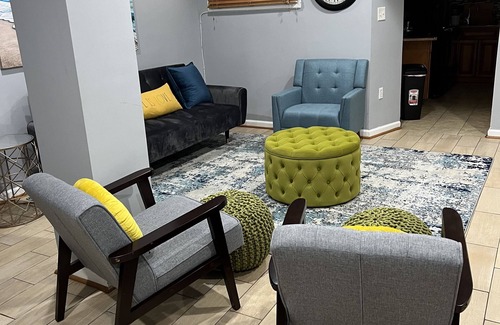 Eckington Apartment | Chic Downtown In-Law Suite