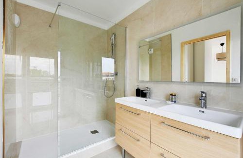 Le Bois Porte de Nogent Apartment | Chic Duplex with Rooftop -3BD-6P- Nogent-sur-Marne