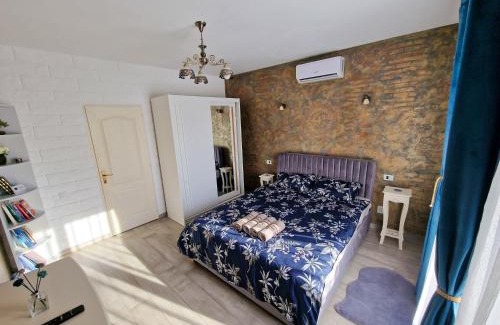Floresti Apartment | Chic Flat - 24 H self checkin-free parking in the yard