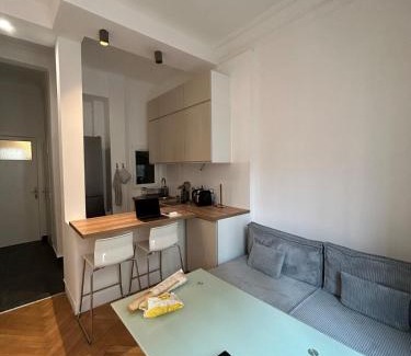 Thiers Apartment | Chic Flat Near the Beach
