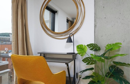 Quartier des Spectacles House | Chic Hideaway - Downtown Hotspot