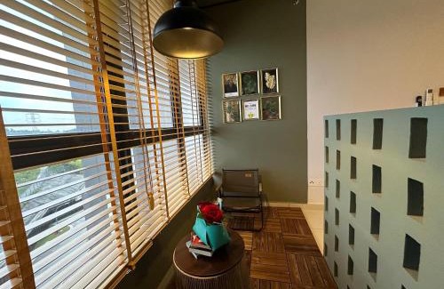 Rawang Apartment | Chic Homestay with Mini Cafeteria at Gamuda Garden